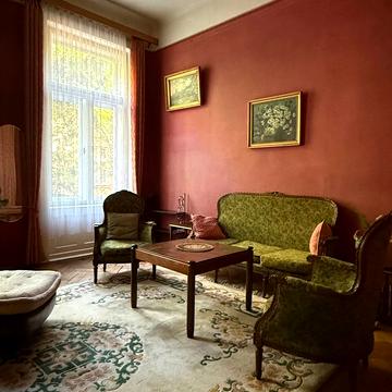 Академіка Олександра Богомольця вул., 8