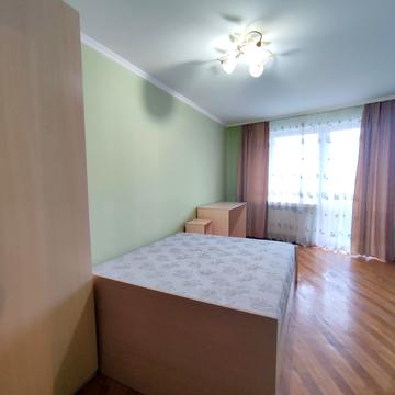 Довженка вул., 12