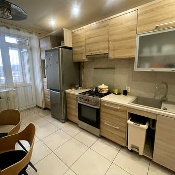 Черкаська вул., 4