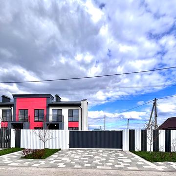 Весняна вул., 13