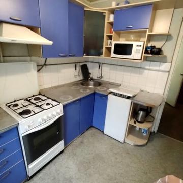 Менахем-Мендл Шнеєрсона вул. (Мініна), 11