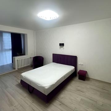 Червоної Калини просп. (Володимира Маяковського), 1-В