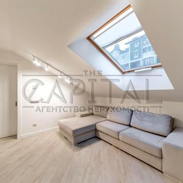 Дегтярна вул., 10