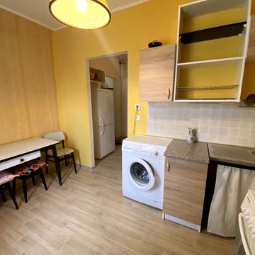 Академіка Єфремова вул. (Командарма Уборевича), 17