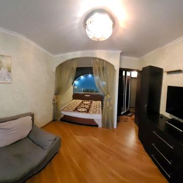 Петра Курінного вул. (Комісара Рикова), 1