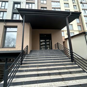 Чорновола вул., (Будинок 2)