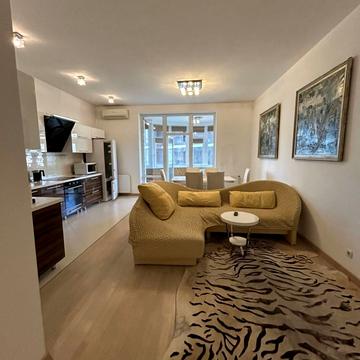 Лесі Українки бульв., 7-А