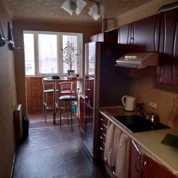 Москалівська вул. (Жовтневої Революції), 9