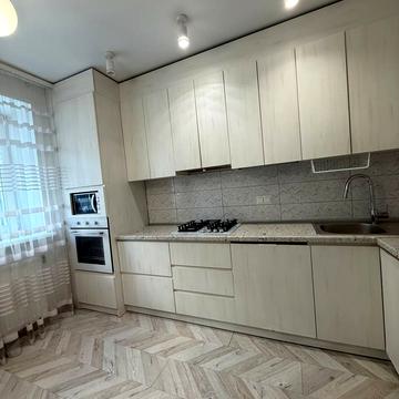 Приозерна вул., 42