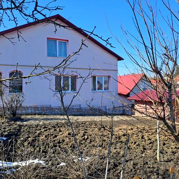 Весняна вул., 12