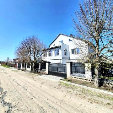 Вул. Дачна, 8