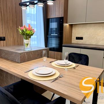 Топольна вул., (Будинок)