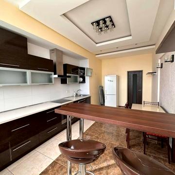 Академіка Корольова вул., 5/4