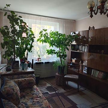 Братиславська вул., 2