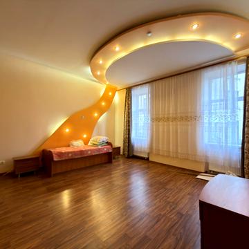 Леся Мартовича вул., 3