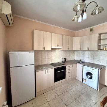 Воскресенська вул., 14-Б