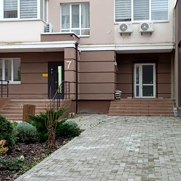 Приозерний бульв., 5