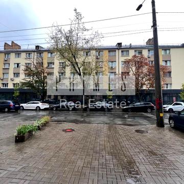 Юрківська вул., 18