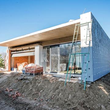 Лугова вул., (Будинок 1)