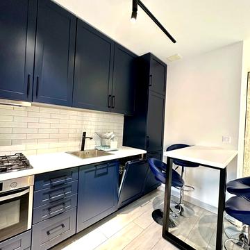 Черкаська вул., 4