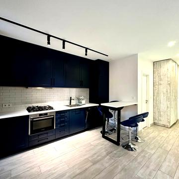 Черкаська вул., 4