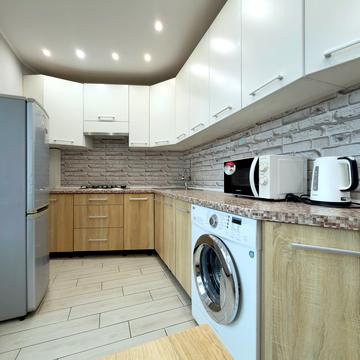 Богдана Хмельницького вул., 275а