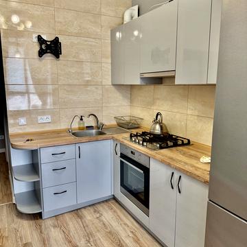 Героїв Небесної Сотні просп., 36