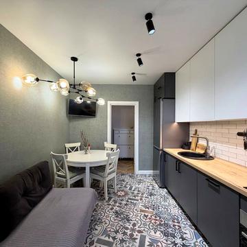 Академіка Сахарова вул., 16