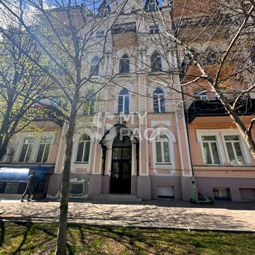 Івана Франка вул., 42