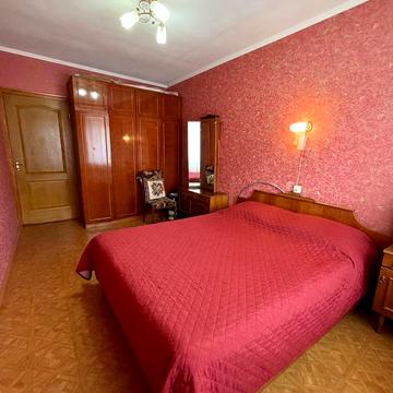 Космонавтів просп., 62