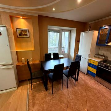 Михайла Котельникова вул., 37