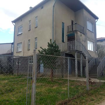 Симона Петлюри вул., 120а