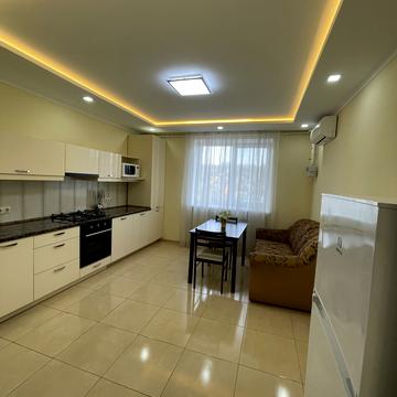 Набережна Перемоги вул., 62