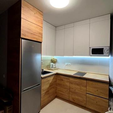 Радистів вул., (Будинок)