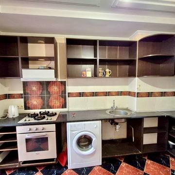 Небесної Сотні просп. (Маршала Жукова), 85