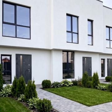 Луганська, 16