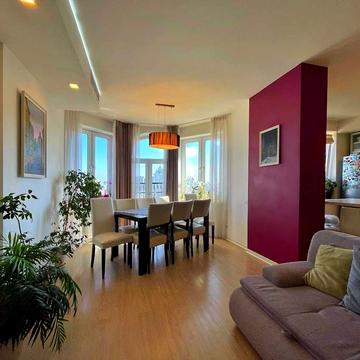 Дмитрівська вул., 75