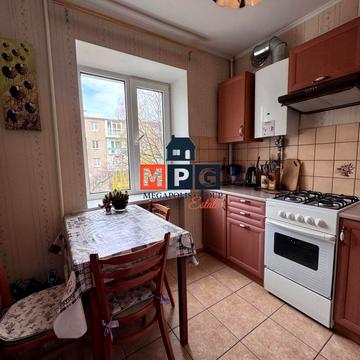 Академіка Курчатова просп., 27