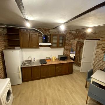 Скельна вул., 1