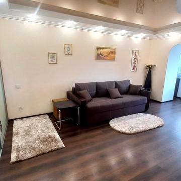 Дмитра Яворницького просп. (Карла Маркса), 7