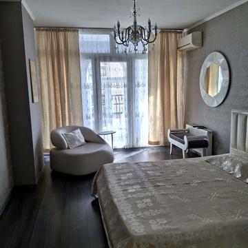 Полтавська вул., 10