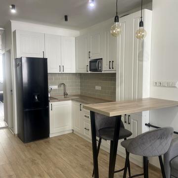 Академіка Амосова вул., 12