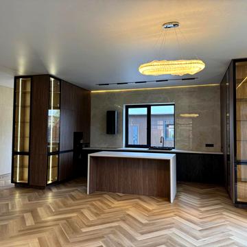 Центральна вул.