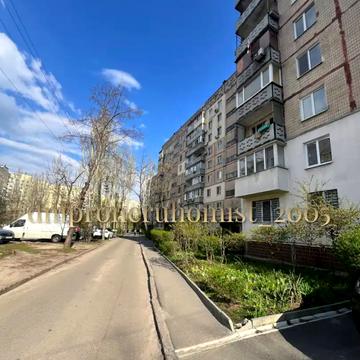 Слави бульв., 3