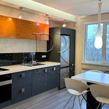 Бориса Гмирі вул., 9-В