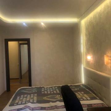 Дніпровська набережна вул., 1