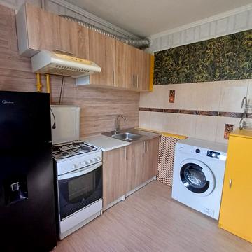 Миколи Ушакова вул., 2