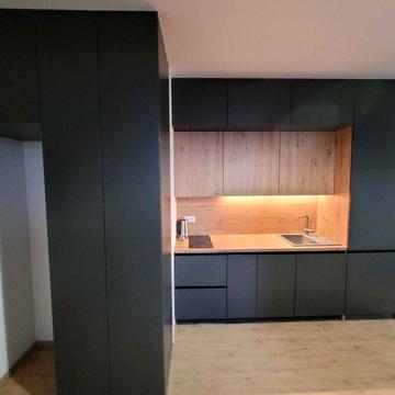 Нагірна вул., 16