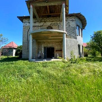 Центральна вул.