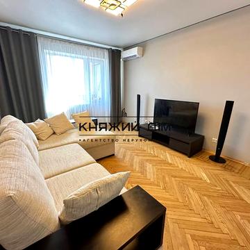 Європейського Союзу просп. (Правди), 64